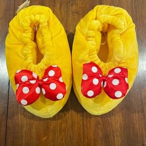 NWT: Minnie Mouse Disney Slippers